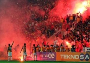 Bilet kuyruğunda parasını çarptırdı